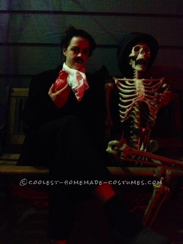 Disfraz ligero y espeluznante de Edgar Allen Poe