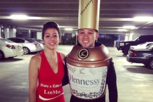 El disfraz de pareja más cool Hennessy y Coca-Cola