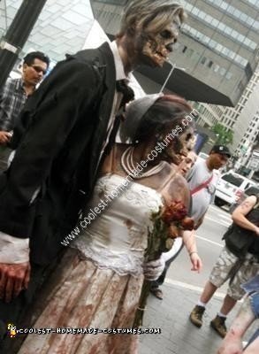 Disfraz casero de pareja de zombies