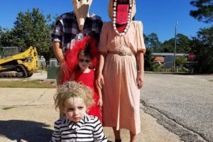 Genial disfraz de familia DIY Beetlejuice