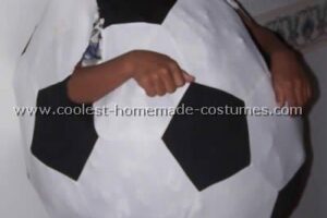 Ideas geniales de disfraces de Halloween para niños con pelotas de fútbol