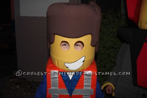Impresionante disfraz de Lego Movie Group para niños