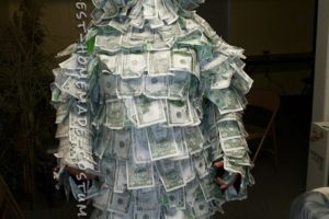 Impresionante traje Geico Money Man Home