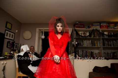 Lady Couple Lydia y Beetlejuice en trajes caseros