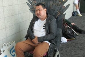 Genial disfraz de silla de ruedas DIY – Iron Throne de Game of Thrones