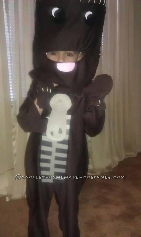 El videojuego favorito de mi hijo es un pequeño gran planeta, así que decidió que quería ser un Sackboy para Halloween.  NO hay disfraces comerciales de Sackboy en t.