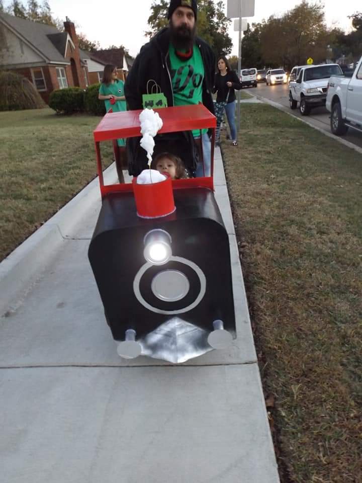 El disfraz de conductor de tren con sidecar más genial de Halloween