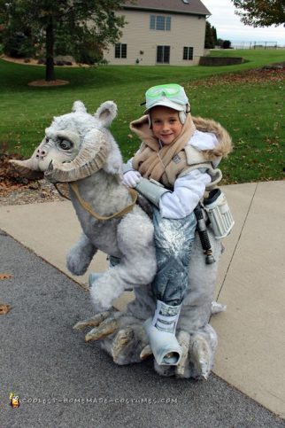 ¡El mejor disfraz de Halloween de Star Wars!  Luke Skywalker en Tauntaun 