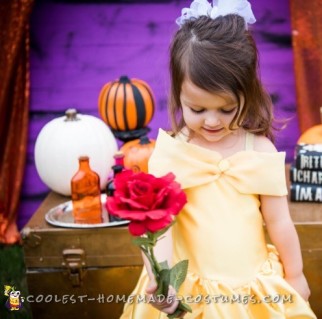 Impresionante disfraz de Halloween DIY de Disney: belleza amarilla