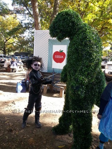 Genial disfraz de mamá/hijo: Edward Scissorhands y Peg Boggs