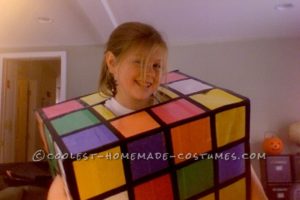 Disfraz de cubo de Rubik económico para todas las edades.