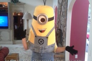 Genial disfraz de minion DIY Despicable Me hecho con TLC