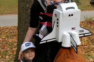 Portador de cohetes y disfraz de astronauta de Halloween