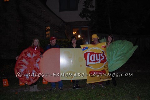 Disfraz de Halloween de grupo humano gigante de sándwich y papas fritas