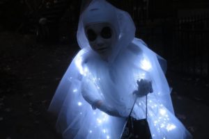 Disfraz de fantasma luminoso para niño