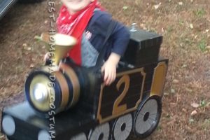 ¡Impresionante motor de Halloween con un pequeño ingeniero!