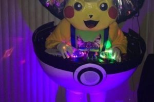 DIY Luminous Luminous Pokemon Disfraz DJ Pikachu Stopping the Crowd