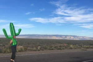 El disfraz de cactus saguaro casero gigante más genial