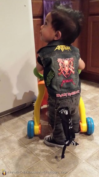 El disfraz de rockero más cool para un niño de 20 meses