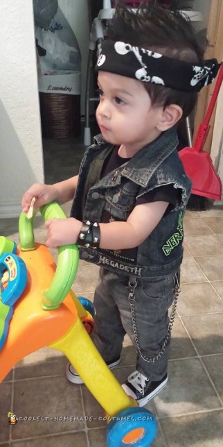 El disfraz de rockero más cool para un niño de 20 meses