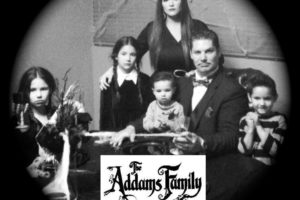 Genial disfraz DIY de la familia Addams para la verdadera familia Addams