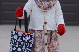 Disfraz de anciana casera encantadoramente alegre para niños