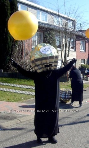 Delicioso chocolate Ferrero Rocher Candy Head Group Idea de disfraz