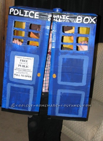 Impresionante disfraz de padre e hijo: Doctor Who en su TARDIS y un Dalek