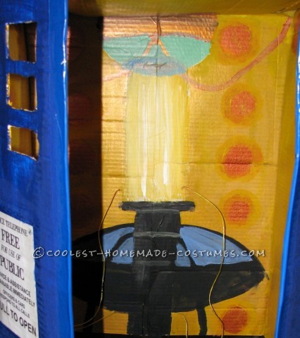 Impresionante disfraz de padre e hijo: Doctor Who en su TARDIS y un Dalek