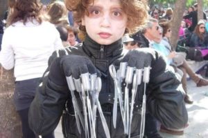 Genial disfraz de Eduardo Manostijeras hazlo tú mismo para niño
