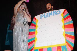 Genial traje de casa Juego Plinko