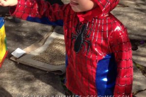 Genial disfraz de Spiderman para niños