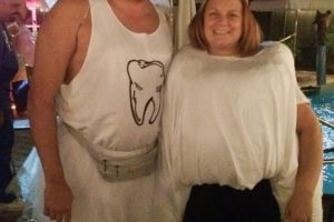 Disfraz de pareja de hada de los dientes y dientes torcidos