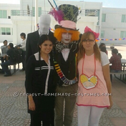 En mi universidad (en México), mis compañeros y yo tenemos la tradición de ir disfrazados a la escuela cada Halloween.