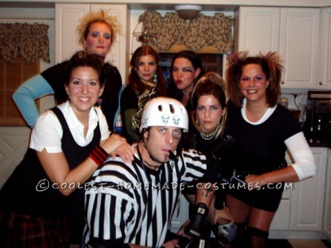 ¡Nuestro disfraz de 2006 puede ser mi favorito!  ¡Fuimos como niñas a un roller derby con un árbitro!  Permítame primero decir esto: sepa adónde va y qué