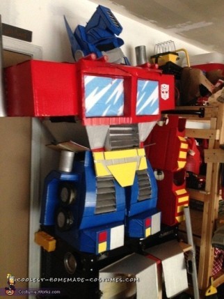 Disfraz de Transformer Optimus Prime de una caja de cartón personalizada