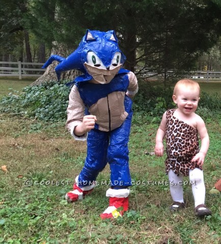 Disfraz de Sonic the Hedgehog hecho con cinta americana