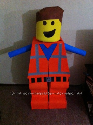 El mejor disfraz casero de Lego Emmet