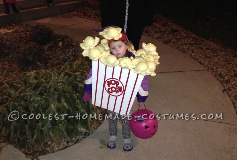 El disfraz de Halloween de niña más lindo con palomitas de maíz