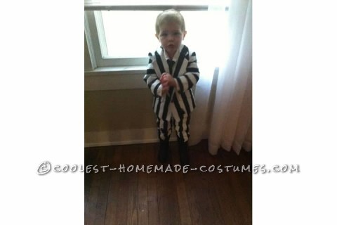 Disfraz casero de bebe Beetlejuice de dos años