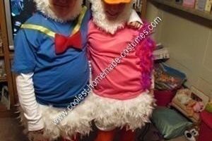 La idea más genial de disfraz de pareja del Pato Donald y la Pata Daisy