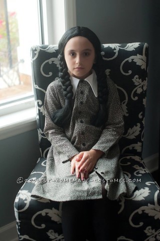 ¡Madre e hija divirtiéndose como Wednesday Addams y Cousin Itt!