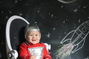 Disfraz de Baby Mork en su huevo de nave espacial… Nanu Nanu