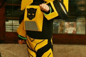 Genial disfraz de Autobot Bumblebee para niños con sus propias manos