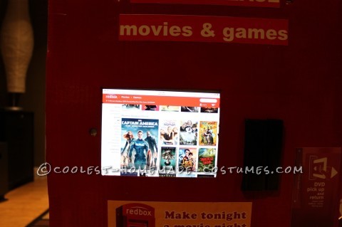 Genial disfraz casero de Redbox para niño