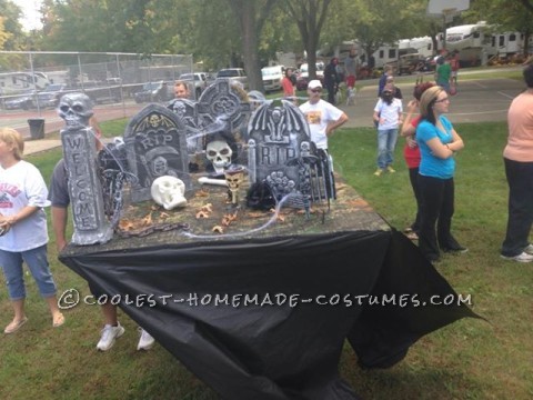 Caminar disfraz de Halloween en el cementerio