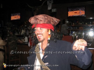 ¡El mejor disfraz casero de Jack Sparrow es el verdadero negocio!