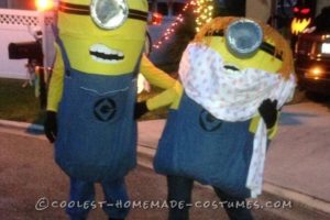 Minions bailando pareja casera en disfraces de Halloween