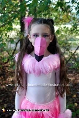 Idea de disfraz de Halloween de niña flamenco DIY