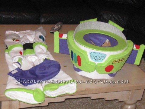 Genial disfraz de Halloween para niños pequeños: ¡Un disfraz de Buzz Lightyear como ningún otro Buzz!